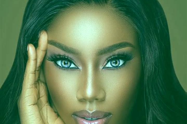 Aurora, 34, a red blue-eyed ebony companion based in Hietzing. Offering GFE, Massage, 69. Available for incall and outcall, overnight bookings available.