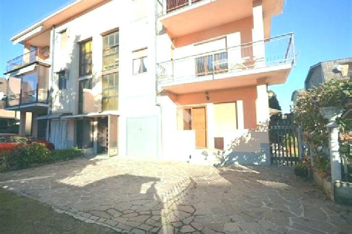 Aurora, 34 — Escort in Caronno Pertusella, Italy