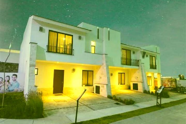 Aurora, 34 — Escort in Villas de la Hacienda [Fraccionamiento], Mexico
