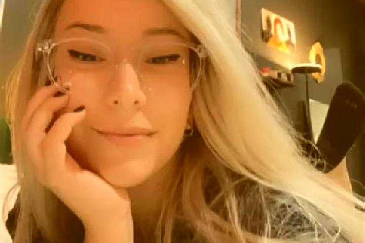Aurora, 35, a blonde grey-eyed european companion based in Bornuur. Offering Overnight, Duos, Dinner Date. Available for incall and outcall, day and evening ...