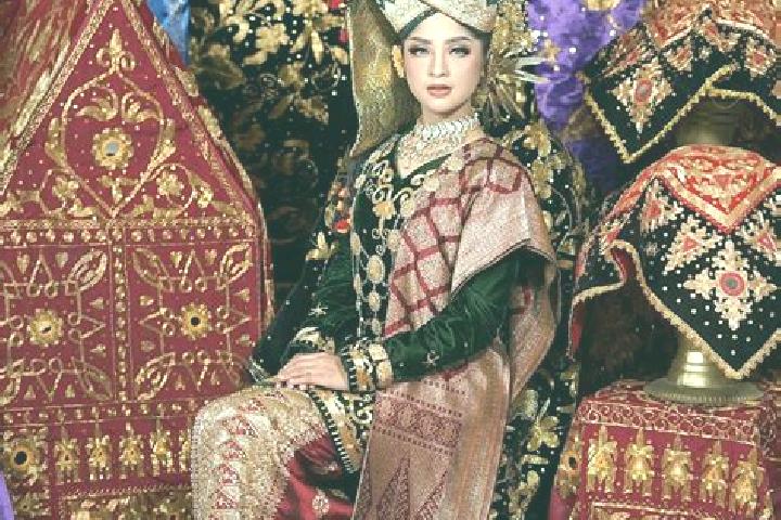 Aurora, 35 — Escort in Sungayang, Indonesia