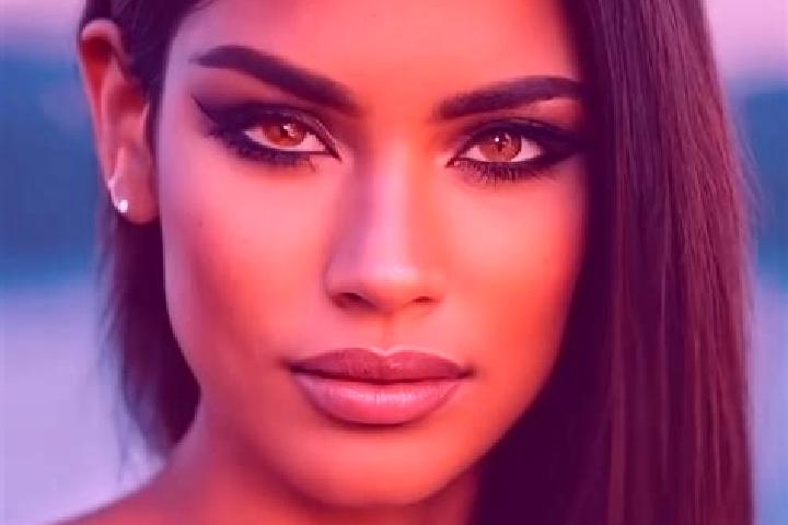 Aurora, 36, a auburn amber-eyed latina companion based in Molledo. Offering Party Girl, Tantra, Domination, Deep French Kissing, BDSM. Available for incall a...