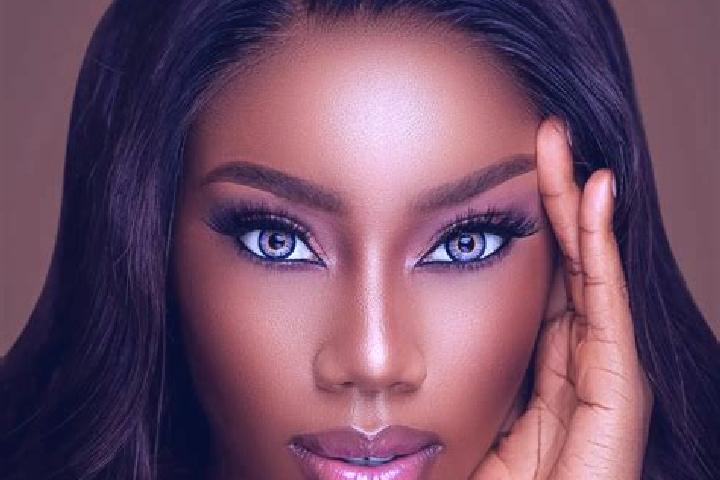 Aurora, 36, a auburn blue-eyed ebony companion based in Avare. Offering Prostate Massage, Roleplay, Couples, Duos. Available for incall and outcall, day and ...