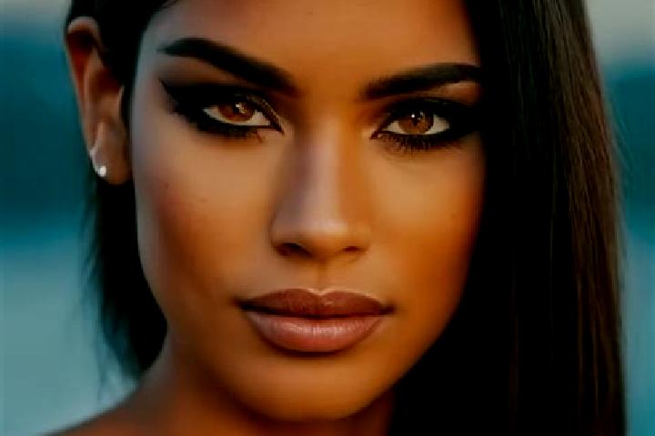 Aurora, 36, a auburn brown-eyed latina companion based in Gnanmangui. Offering GFE, Fetish, Prostate Massage, Striptease. Available for incall and outcall, d...