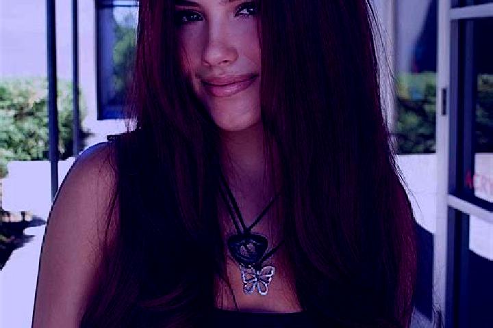 Aurora, 36, a auburn dark-eyed caucasian companion based in Alekseyevka. Offering Deep French Kissing, Domination, Girlfriend Experience, Tantra, Striptease....