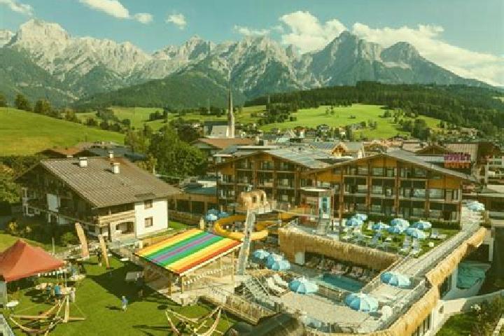 Aurora, 36, a auburn grey-eyed mediterranean companion based in Maria Alm am Steinernen Meer. Offering Domination, Couples, Travel Companion. Available for i...