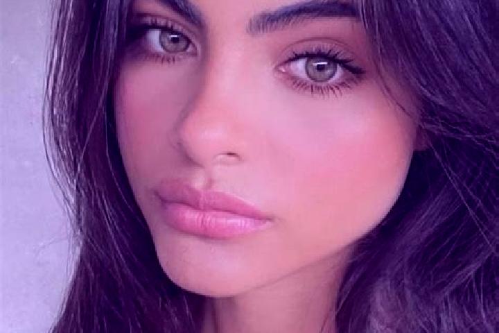 Aurora, 36, a auburn hazel-eyed middle eastern companion based in Schwaara. Offering Duos, Dinner Date, Massage, CIM. Available for incall and outcall, overn...
