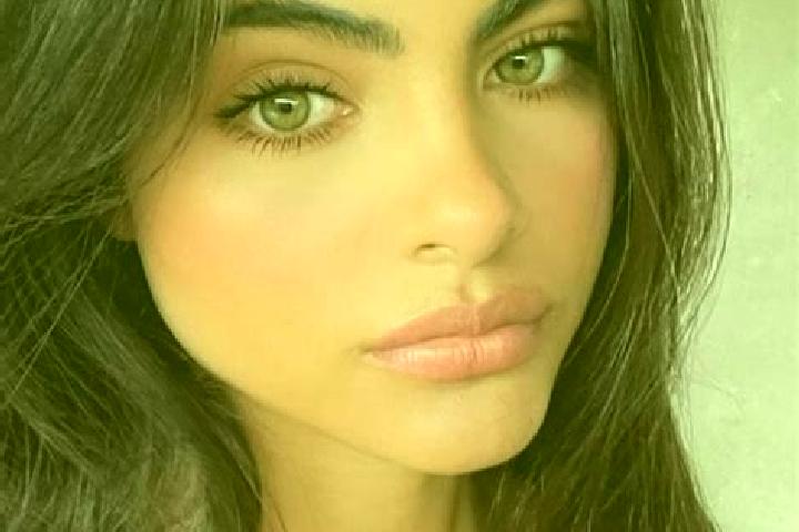 Aurora, 36, a brunette dark-eyed mediterranean companion based in Podelzig. Offering Roleplay, Couples. Available for incall and outcall, day and evening dates.
