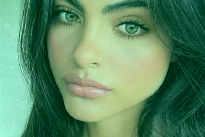 Aurora, 36, a brunette grey-eyed indian companion based in Chrysomilia. Offering Erotic Massage, Fetish, Deep French Kissing. Available for incall and outcal...