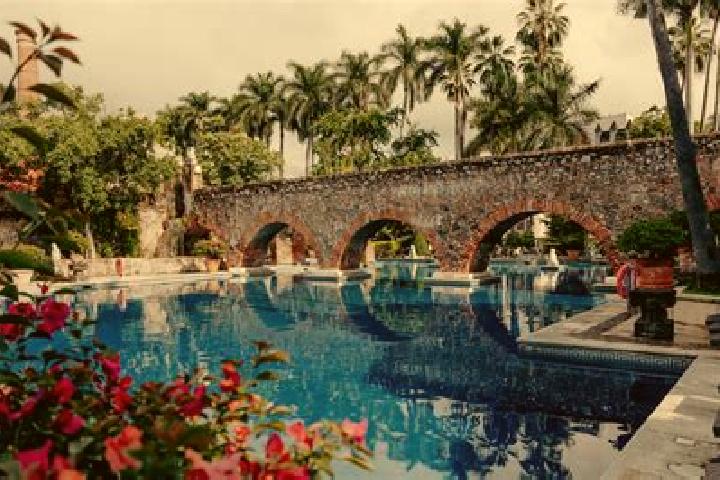 Aurora, 36, a red dark-eyed latina companion based in Ex-Hacienda de Guadalupe. Offering Massage, OWO, 69, Couples, Roleplay. Available for incall and outcal...