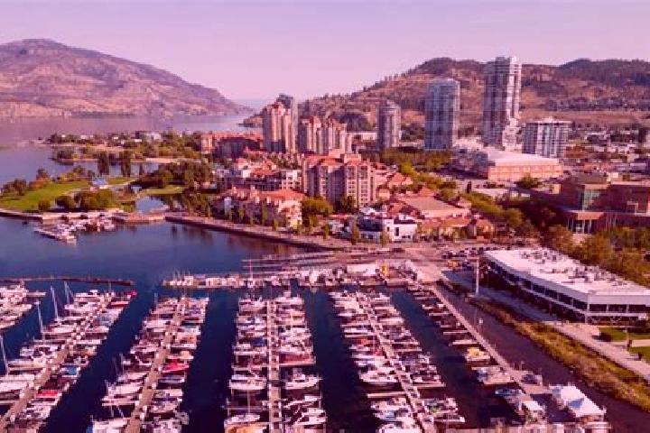 Aurora, 36 — Escort in Kelowna, Canada
