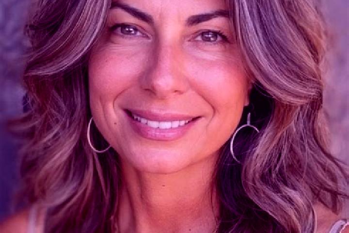 Aurora, 37, a brunette grey-eyed middle eastern companion based in Huarina. Offering Erotic Massage, A-Level, Party Girl, CIM. Available for incall and outca...