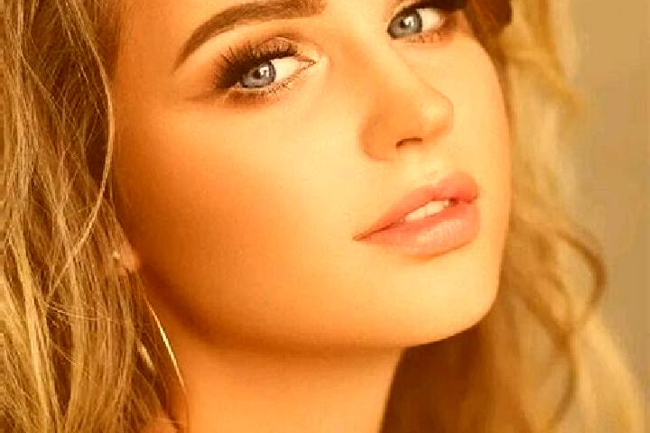 Aurora, 37, a dark blonde blue-eyed mediterranean companion based in Brebieres. Offering A-Level, BDSM, Overnight, Deep French Kissing. Available for incall ...