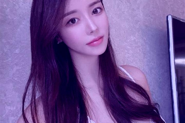 Aurora, 37 — Escort in Jingnao, China
