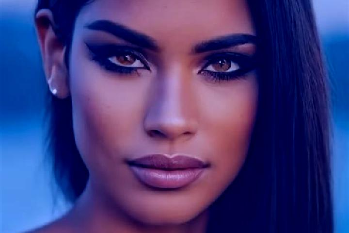 Aurora, 38, a auburn brown-eyed latina companion based in Urvan . Offering 69, Erotic Massage, Dinner Date, Travel Companion, Couples. Available for incall a...