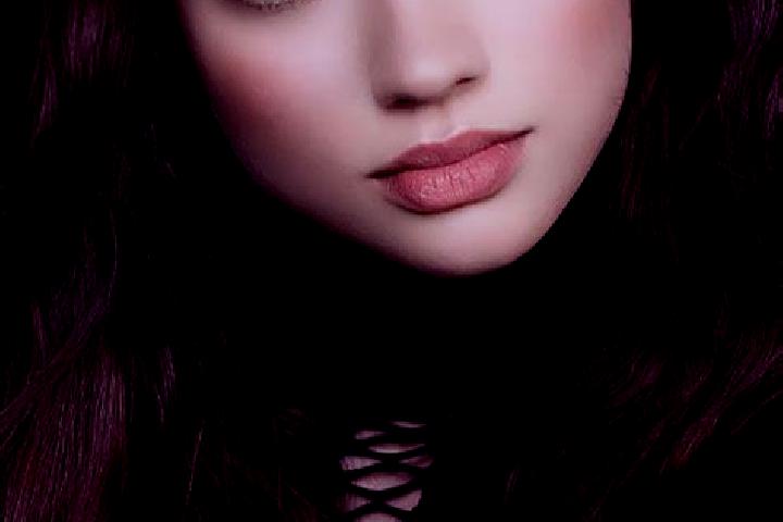 Aurora, 38, a brunette dark-eyed european companion based in Armacao. Offering CIM, GFE. Available for incall and outcall, day and evening dates.
