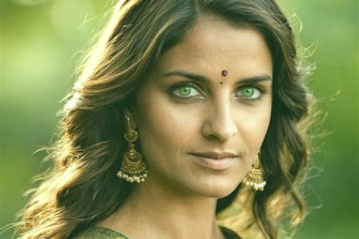 Aurora, 38, a brunette green-eyed indian companion based in Parco. Offering GFE, Duos, 69, Erotic Massage, Domination. Available for incall and outcall, day ...