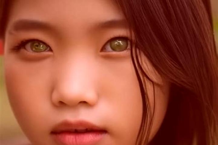 Aurora, 38, a chestnut green-eyed asian companion based in Lamastre. Offering GFE, 69, Tantra. Available for incall and outcall, day and evening dates.