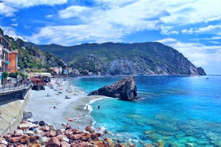 Aurora, 38, a red dark-eyed middle eastern companion based in Monterosso al Mare. Offering Overnight, Striptease, Domination. Available for incall and outcal...