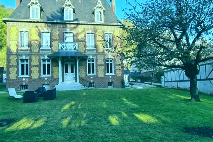 Aurora, 38 — Escort in Les Authieux-sur-le-Port-Saint-Ouen, France