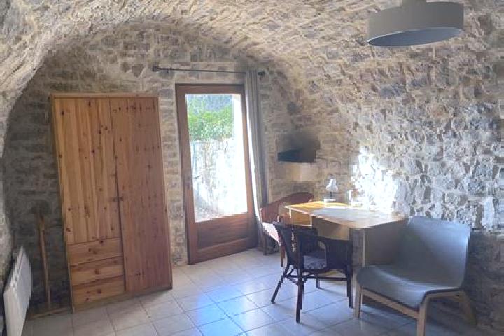Aurora, 38 — Escort in Milhac-de-Nontron, France
