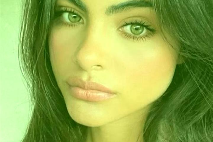 Ava, 20, a brunette green-eyed european companion based in De Maer. Offering Dinner Date, Erotic Massage, Fetish. Available for incall and outcall, overnight...