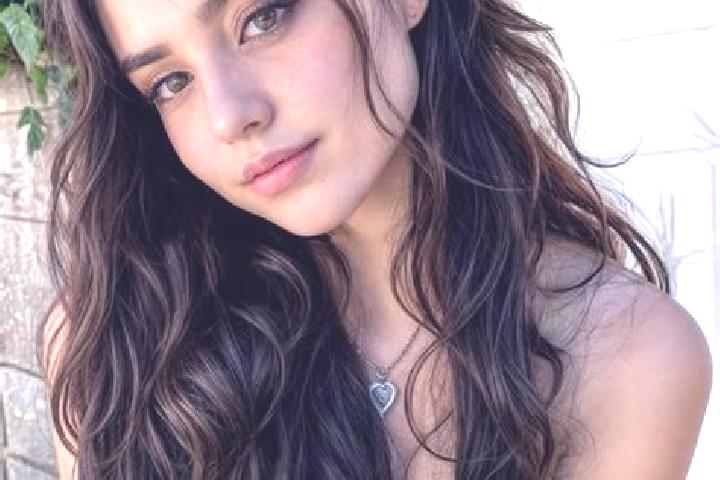 Ava, 20, a brunette hazel-eyed caucasian companion based in San Filippo Superiore. Offering CIM, Erotic Massage, Travel Companion, Tantra. Available for inca...