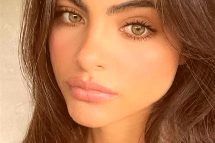 Ava, 20, a chestnut green-eyed indian companion based in Plaiesti. Offering Fetish, OWO, Travel Companion, Party Girl, Erotic Massage. Available for incall a...