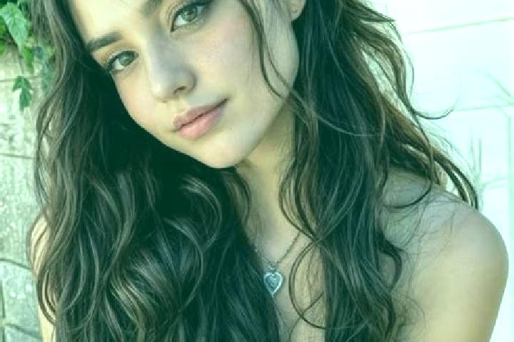 Ava, 20, a chestnut hazel-eyed latina companion based in Calabar. Offering A-Level, Roleplay, Deep French Kissing, Travel Companion, Girlfriend Experience. A...