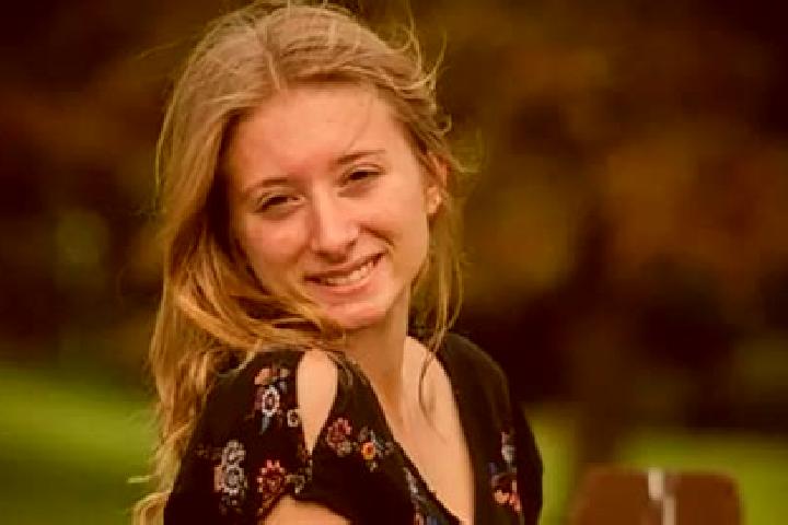 Ava, 20 — Escort in Evansdale, United States
