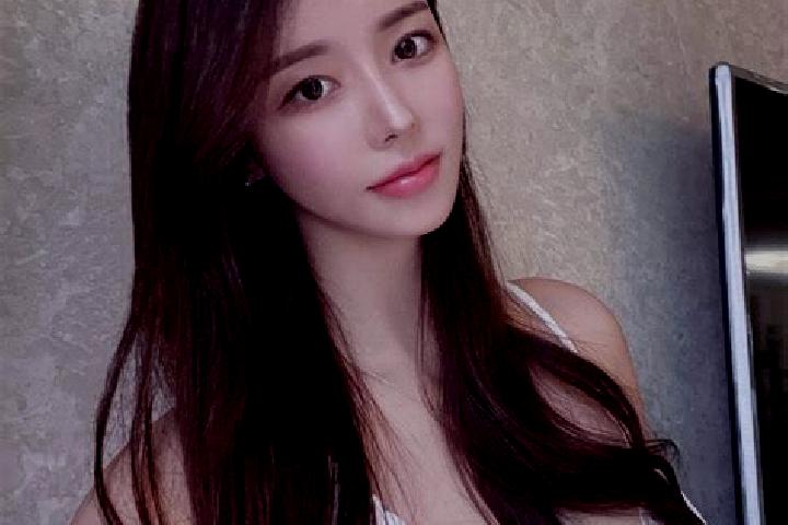 Ava, 20 — Escort in Hongshanzui, China