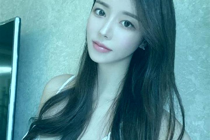Ava, 20 — Escort in Yushugou, China