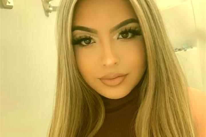 Ava, 21, a blonde brown-eyed latina companion based in Liguge. Offering GFE, Roleplay, BDSM, 69. Available for incall and outcall, overnight bookings available.