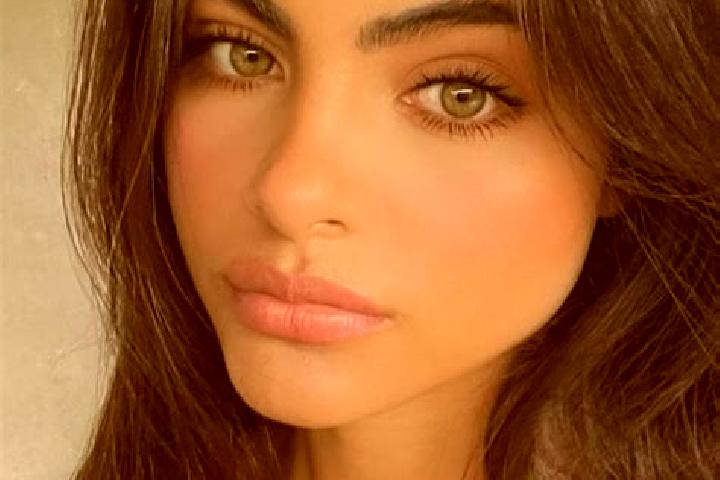 Ava, 21, a chestnut dark-eyed indian companion based in Barreirinhas. Offering Fetish, Roleplay, CIM. Available for incall and outcall, overnight bookings av...