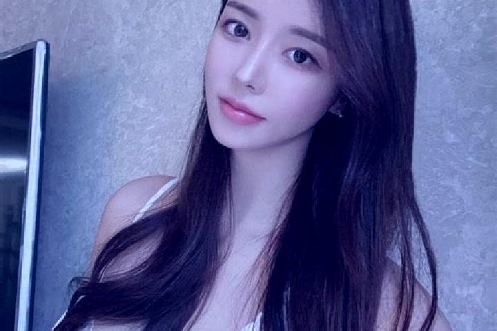 Ava, 21 — Escort in Jiahezi, China