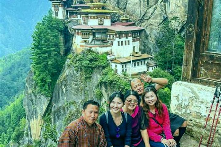 Ava, 21 — Escort in Paro, Bhutan