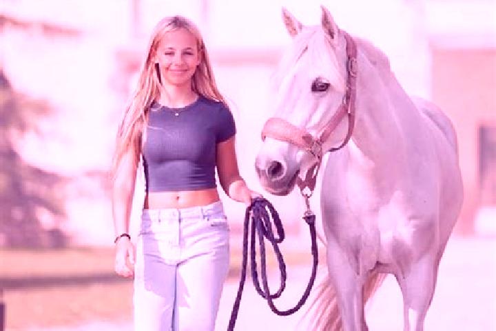 Ava, 21 — Escort in Santa Giuletta, Italy