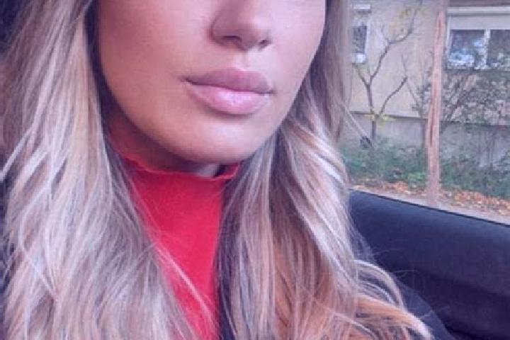 Ava, 21 — Escort in Tomulesti, Romania