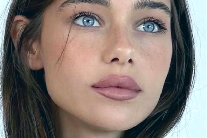 Ava, 22, a auburn brown-eyed mediterranean companion based in Gallifa. Offering Party Girl, Prostate Massage, Girlfriend Experience, A-Level. Available for i...