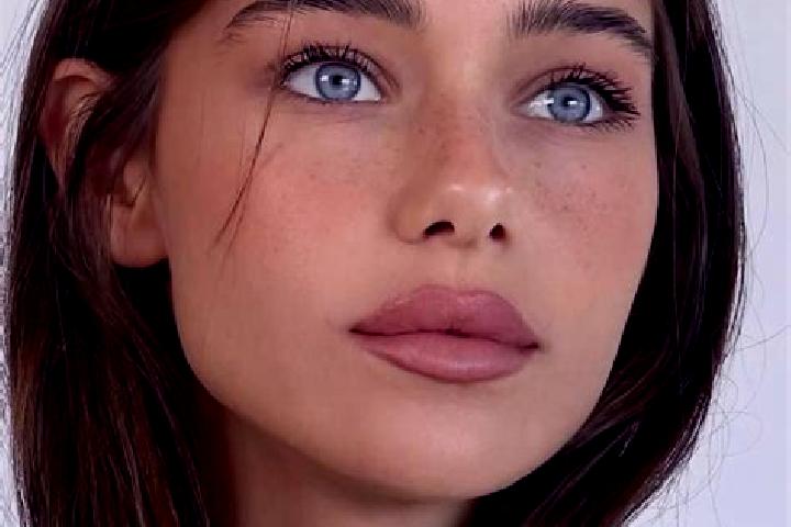 Ava, 22, a brunette brown-eyed mixed companion based in Esperalvillo. Offering Dinner Date, A-Level. Available for incall and outcall, day and evening dates.