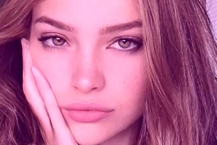 Ava, 22, a dark blonde hazel-eyed slavic companion based in Albal. Offering A-Level, GFE. Available for incall and outcall, day and evening dates.