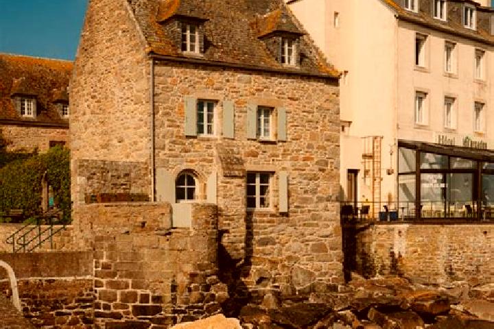 Ava, 22 — Escort in Roscoff, France