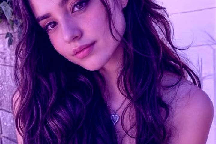 Ava, 23, a auburn amber-eyed caucasian companion based in Cormons. Offering Dinner Date, Erotic Massage, Party Girl, Striptease. Available for incall and out...