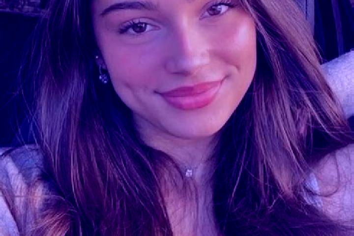 Ava, 23, a brunette hazel-eyed slavic companion based in Vellereille-les-Brayeux. Offering Fetish, Massage, Party Girl, OWO. Available for incall and outcall...