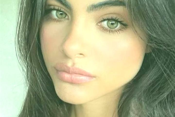 Ava, 23, a chestnut hazel-eyed indian companion based in Beaumont-le-Roger. Offering Party Girl, Fetish, Massage. Available for incall and outcall, overnight...