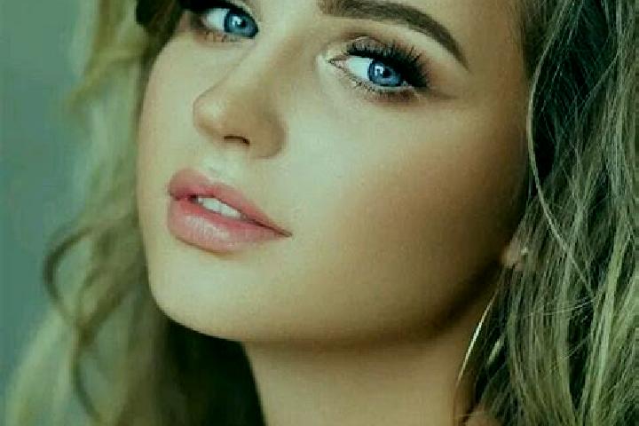 Ava, 23, a dark blonde blue-eyed mediterranean companion based in Shiocton. Offering Overnight, BDSM, Dinner Date, OWO, Massage. Available for incall and out...