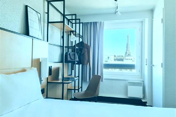 Ava, 23 — Escort in Cambronne-les-Clermont, France