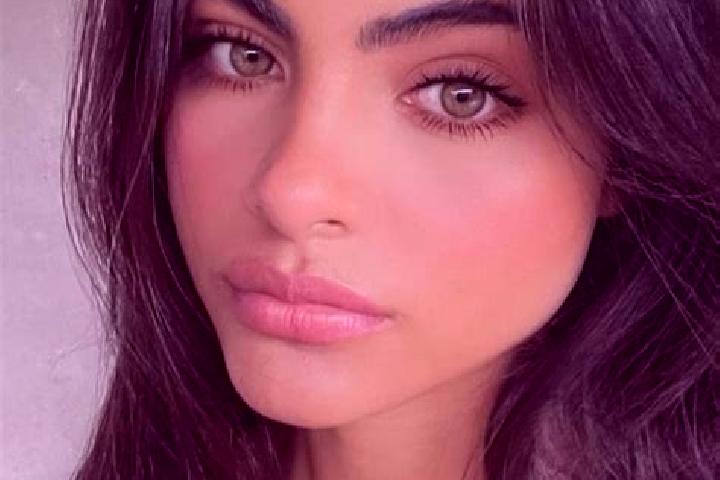 Ava, 24, a black green-eyed european companion based in Miane. Offering 69, Massage, OWO, Erotic Massage. Available for incall and outcall, overnight booking...