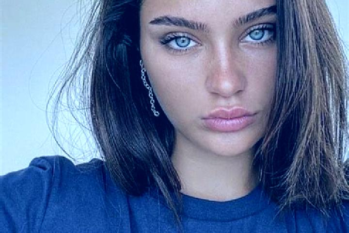 Ava, 24, a brunette dark-eyed mediterranean companion based in Volcja Draga. Offering Fetish, A-Level, Massage. Available for incall and outcall, overnight b...