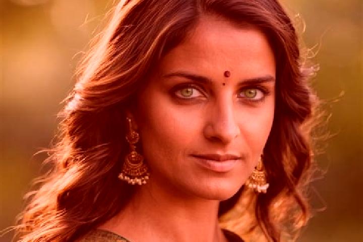 Ava, 24, a red green-eyed indian companion based in Sain Alto. Offering Fetish, Couples, CIM, GFE. Available for incall and outcall, day and evening dates.
